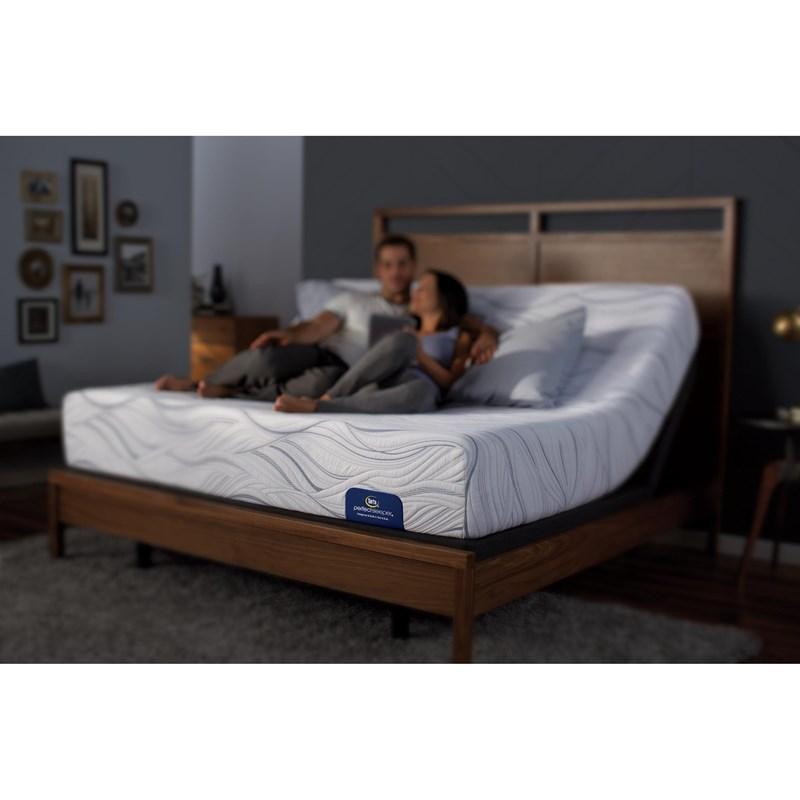 Large Picture of Serta Saddlebrook Plush Mattress Set (California King)