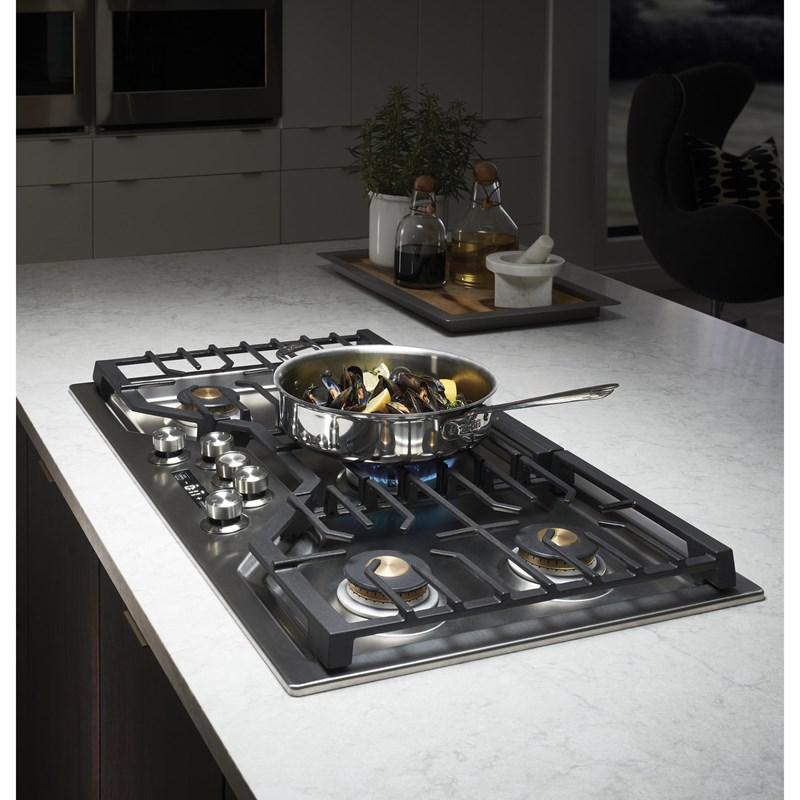 Large Picture of Monogram ZGU36ESLSS
