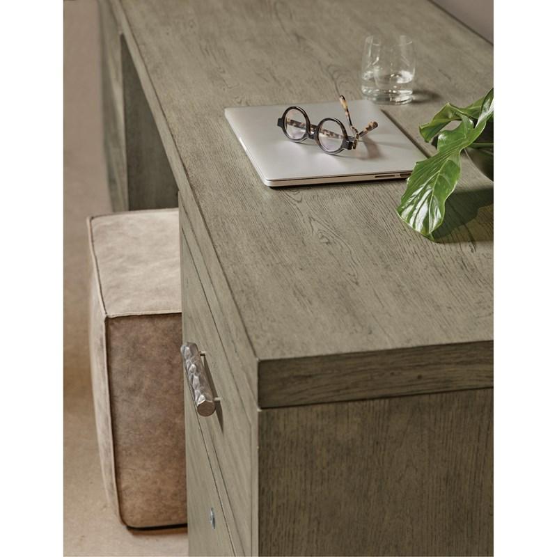 Large Picture of Hooker Furniture 6150-10904-85 Linville Falls 72