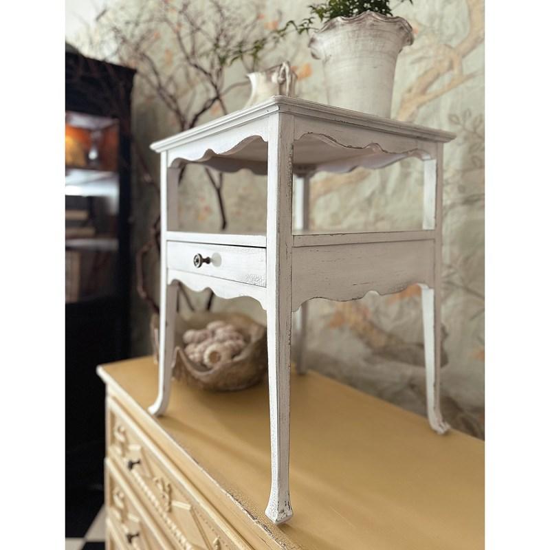 Large Picture of Hooker Furniture 6750-50005-05 Charleston One-Drawer Accent Table