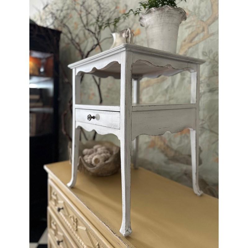 Large Picture of Hooker Furniture 6750-50005-05 Charleston One-Drawer Accent Table