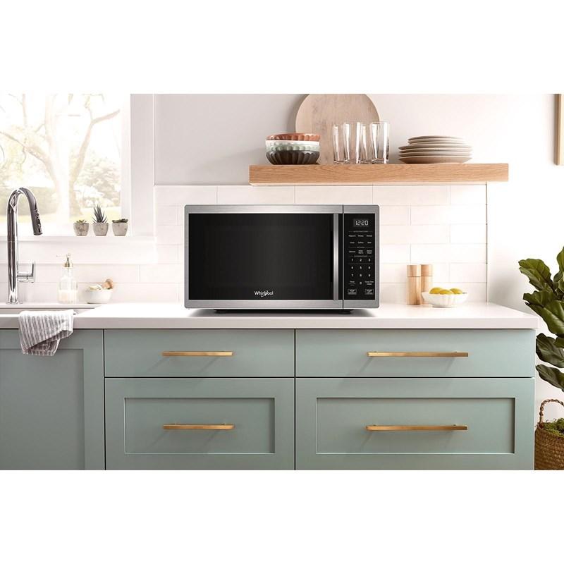 Large Picture of Whirlpool WMCS3019RS