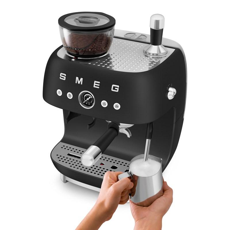Large Picture of Smeg EGF03BLMUS